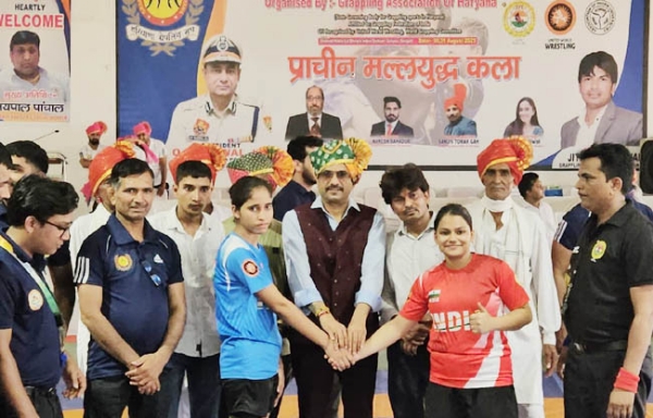सोनीपत: मुख्यमंत्री के ओएसडी गजेंद्र फौगाट राज्य स्तरीय   ग्रेपलिंग प्रतियोगिता के शुभारंभ करवाते हुए