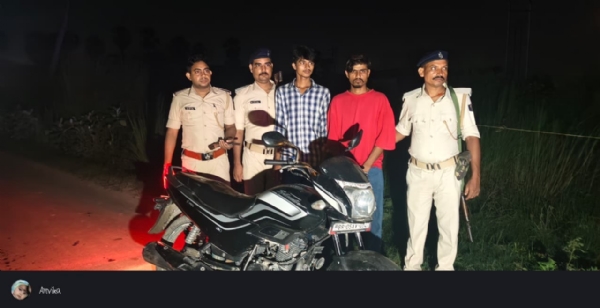 पुलिस गिरफ्त में दोनो अपराधी