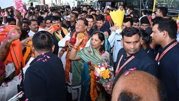 मुख्यमंत्री साय जापान और दक्षिण कोरिया के विदेश दौरे से रायपुर लाैटने पर भव्य स्वागत