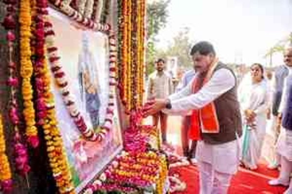 मुरैना : पूर्व प्रधानमंत्री वाजपेयी की 21 फीट ऊंची प्रतिमा का रविवार को होगा अनावरण