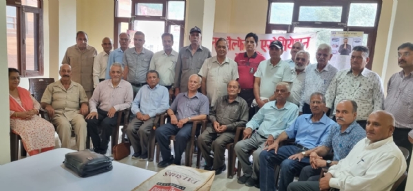हिमाचल प्रदेश पेंशनर्स वेलफेयर एसोसिएशन के पदाधिकारी।