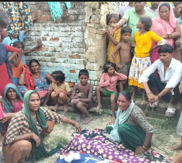 रोते बिलखते परिजन