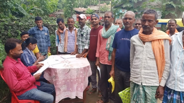 अररिया फोटो: फॉर्मर आईडी कार्ड निर्माण को लेकर कैंप