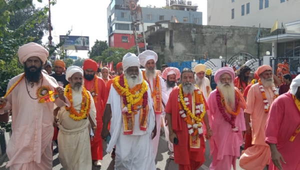 उदासीन अखाड़े की शोभायात्रा