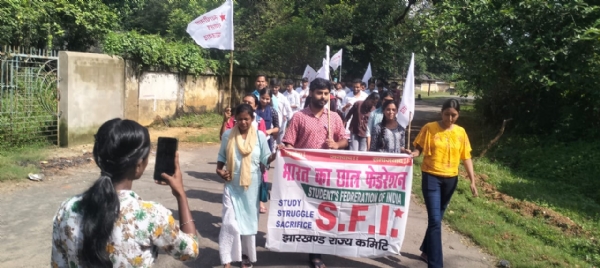 एसएफआई के कंवेंशन में मौजूद छात्र