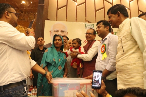 विदिशा में उन्नत कृषि तकनीक संगोष्ठी में कुपोषित बच्चों को सुपोषण किट का वितरण