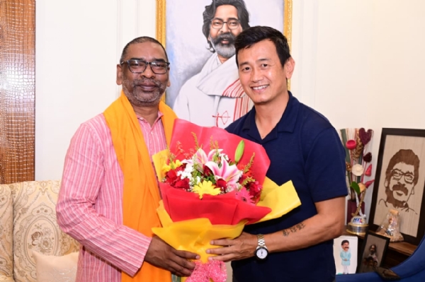 मुख्यमंत्री से मुलाकात करते