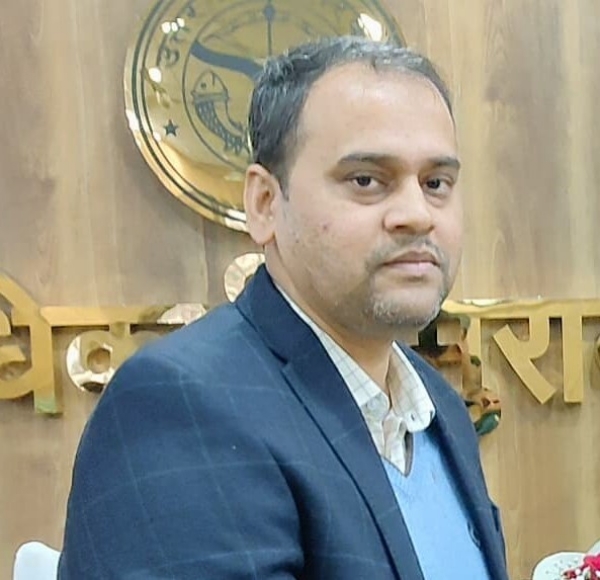 जिलाधिकारी अनुज सिंह