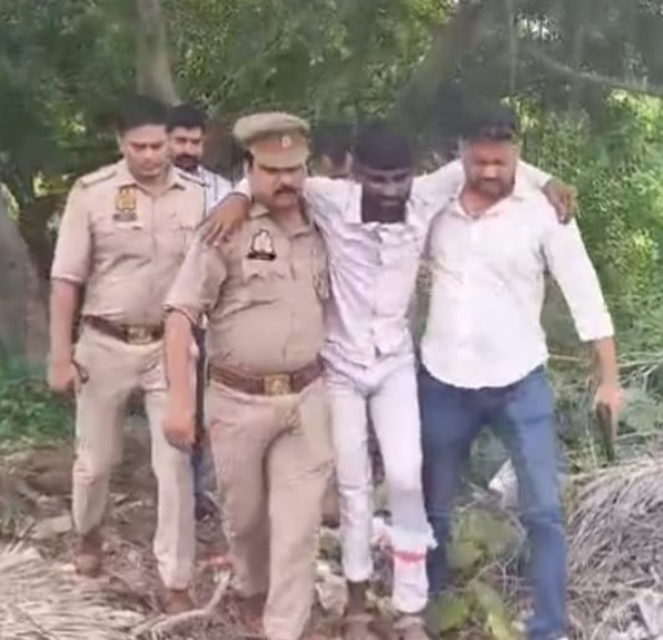 पुलिस मुठभेड़ में शातिर लुटेरा गिरफ्तार, पैर में लगी गोली