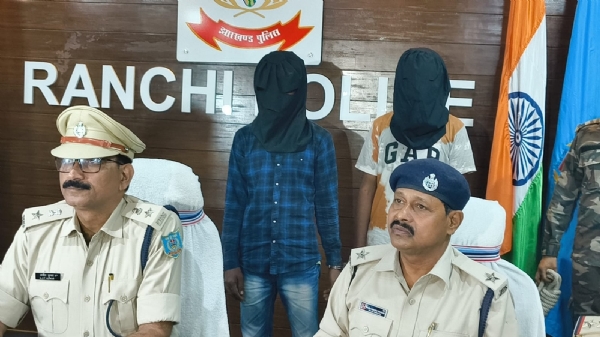 सिटी एसपी जानकारी देते हुए