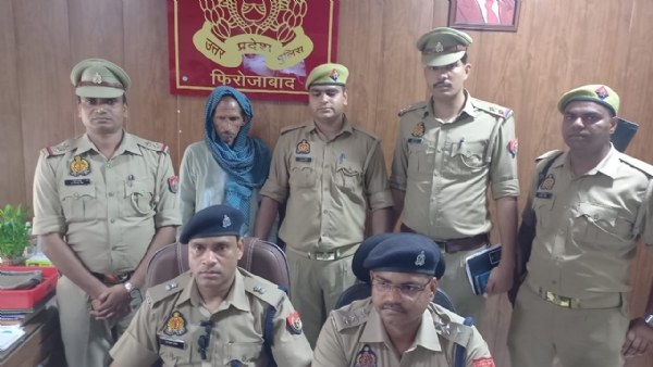 खुलासा करती पुलिस