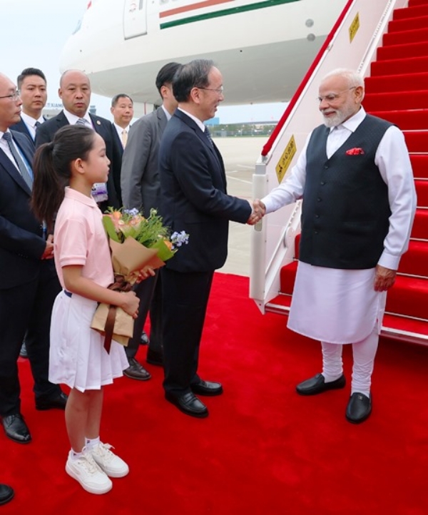 प्रधानमंत्री नरेन्द्र मोदी का चीन पहुंचने पर स्वागत