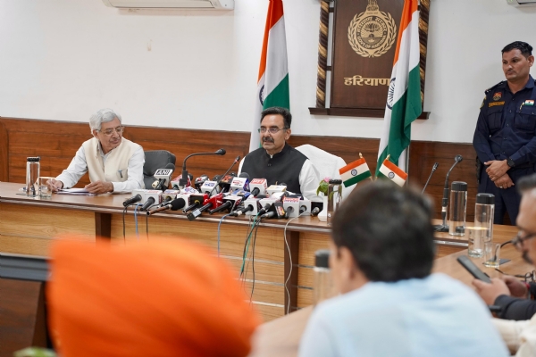 हरियाणा विधानसभा के स्पीकर हरविंद्र कल्याण मानसून सत्र पर रिपाेर्ट पेश करते हुए