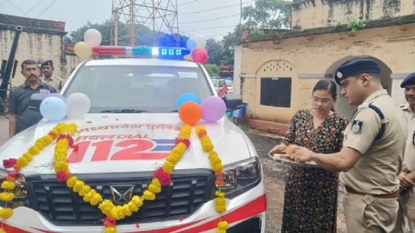 जिला पुलिस अधीक्षक ने  पुलिस लाईन से डायल 112 को हरि झंडी दिखाकर रवाना किया