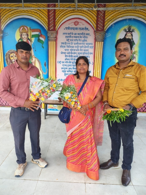 शारीरिक शिक्षा शिक्षक संघ के नवनियुक्त अध्यक्ष ममता ठाकुर (दाएं से दूसरे), सचिव खिलेंद्र साहू (दाएं पहले) एवं कोषाध्यक्ष हेमलाल सिन्हा।