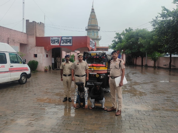 पुलिस गिरफ्त में आरोपित।