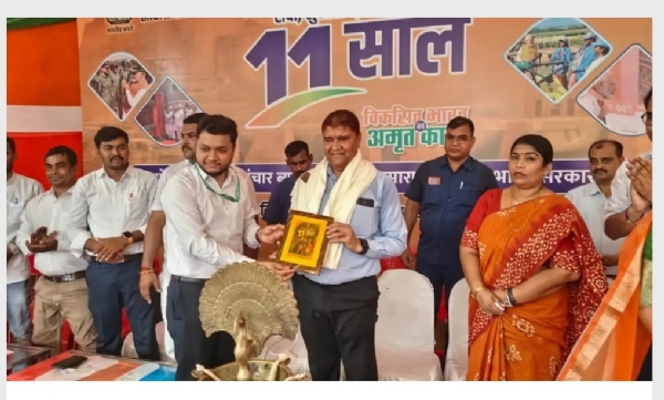योजनाओं का लोकार्पण करते मंत्री