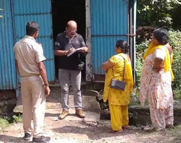 ब्यूटी पार्लरों पर पुलिस की छापेमारी, अनैतिक गतिविधियों की आशंका पर कार्रवाई