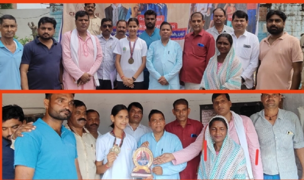 स्वर्ण पदक विजेता को सम्मानित करते विधायक