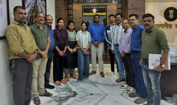 नीट में चयनित छात्रों को कलेक्टर ने दी बधाई