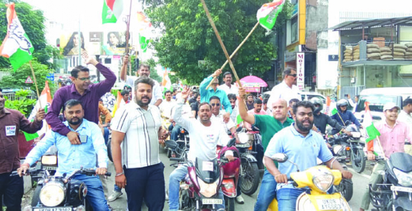 बाइक रैली के दौरान