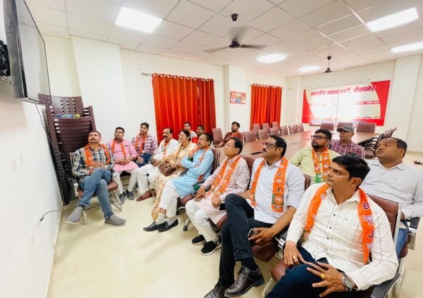 पीएम मोदी मन की बात के 125 वें एपिसोड को बीकानेर भाजपा नेताओं ने सामूहिक रूप से सुना