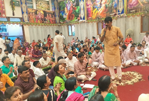 अनुष्ठान में शामिल श्रद्धालुगण समेत अन्य