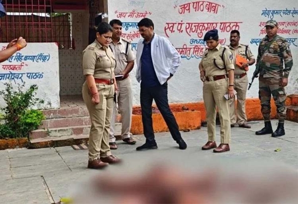 मंदिर में पुजारी की लाश खून में सनी हुई मिली