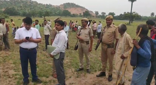 घटनास्थल पर पहुंचे अधिकारी