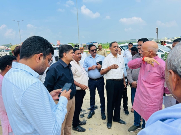 मंडलायुक्त ने ओवर हेड टैंक के स्ट्रेक्चर को जाँच कराने का दिया निर्देश*