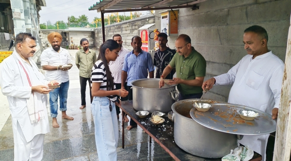 तिरुपति बालाजी मंदिर जम्मू में भव्य लंगर का आयोजन, श्रद्धालुओं ने लिया प्रसाद