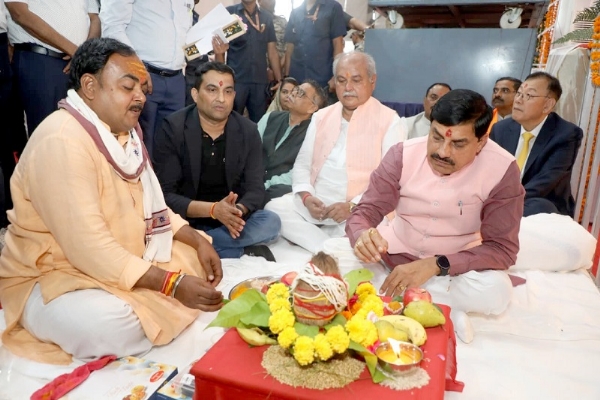 मुख्यमंत्री डॉ. मोहन यादव ने मुरैना के पिपरसेवा में हाइड्रोजन निर्माण इकाई का भूमिपूजन किया