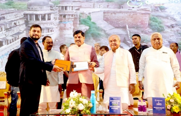 मुख्यमंत्री डॉ. मोहन यादव ने मुरैना के पिपरसेवा में निवेशकों को आशय पत्र प्रदान किए