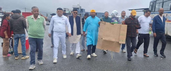 कांग्रेस के खिलाफ प्रदर्शन करते भाजपा कार्यकर्ता