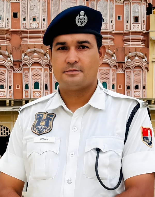 ट्रेफिक पुलिस कांस्टेबल ने बचाई तीन जिंदगी