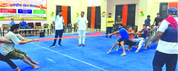 रस्साकशी प्रतियोगिता के दौरान