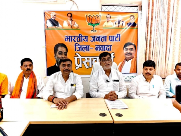 प्रेसवार्ता में रामकृपाल व अन्य