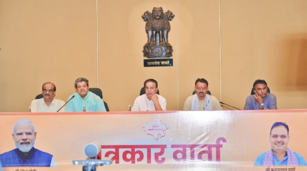 पत्रकार वार्ता में उपमुख्यमंत्री बैरवा।