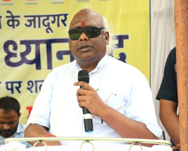 बलरामपुर जिला मुख्यालय में निकाली गई साइकिल रैली, सांसद चिंतामणि महराज हुए शामिल