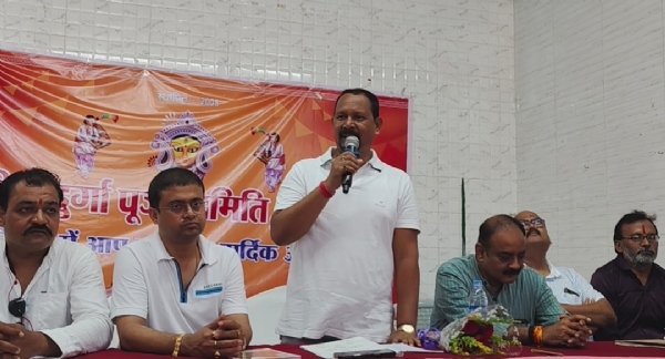 केंद्रीय दुर्गा पूजा समिति की बैठक में उठे शहर के ज्वलंत मुद्दे, मंत्री दीपक बिरुवा ने समाधान का दिया आश्वासन