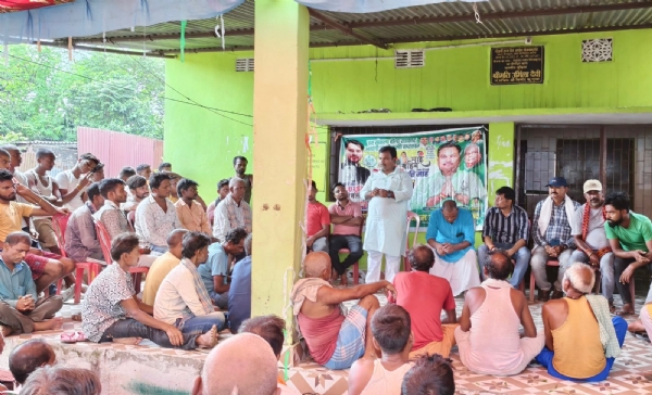 अररिया फोटो:राजद नेता जनसंवाद करते