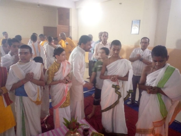 विहिप काशी प्रान्त के कार्यालय केसर भवन में सम्पन्न हुए सामूहिक रूद्राभिषेक कार्यक्रम का छाया चित्र