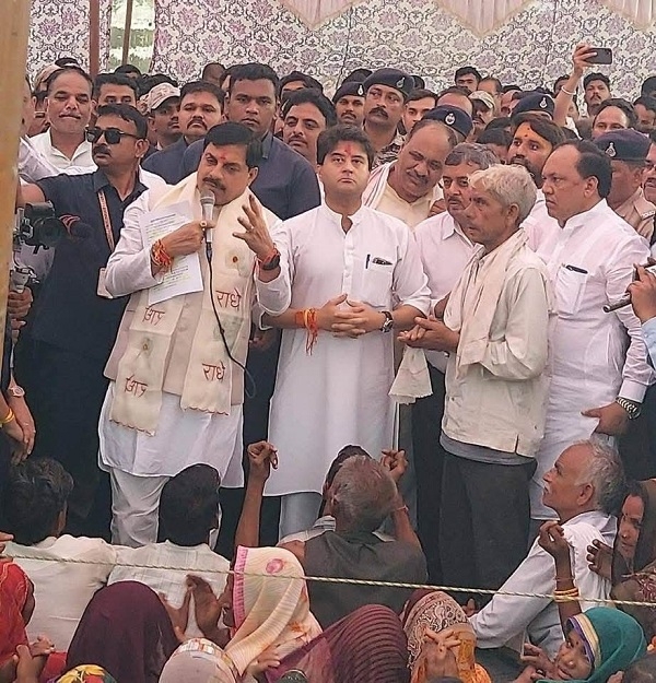 मुख्यमंत्री मोहन यादव व केंद्रीय संचार मंत्री सिंधिया ने किया बाढ़ प्रभावित इलाकों का संयुक्त निरीक्षण