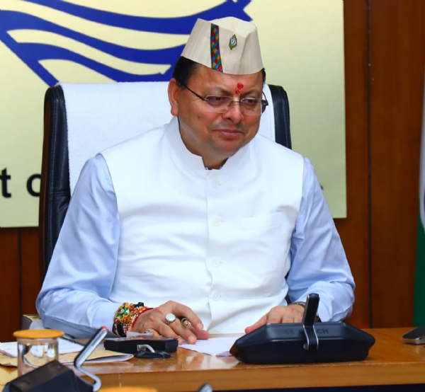 मुख्यमंत्री पुष्कर सिंह धामी स्वयं सहायता समूहों से वर्चुअल संवाद करते।