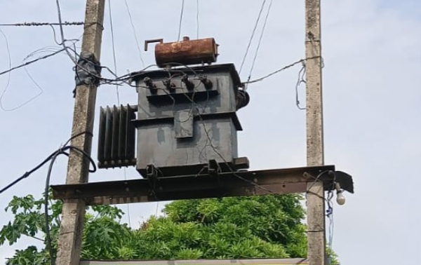 जला पड़ा ट्रांसफर्मर