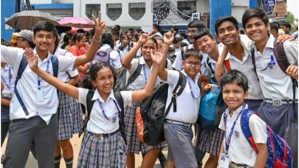 जिलाधिकारी ने किया स्कूलों का अवकाश