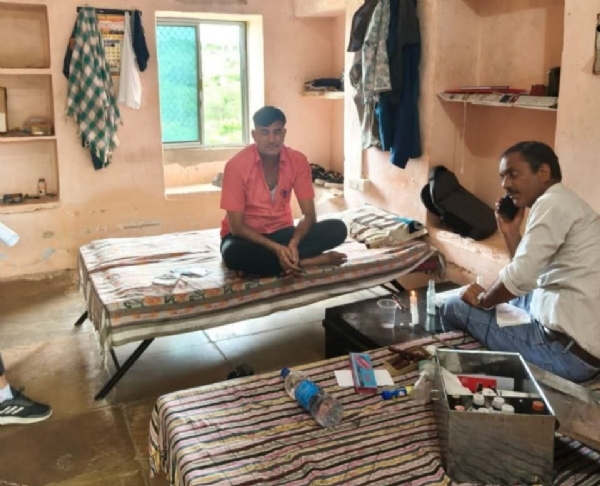 खमनोर थाने के रीडर को 20 हजार की रिश्वत लेते रंगे हाथों पकड़ा