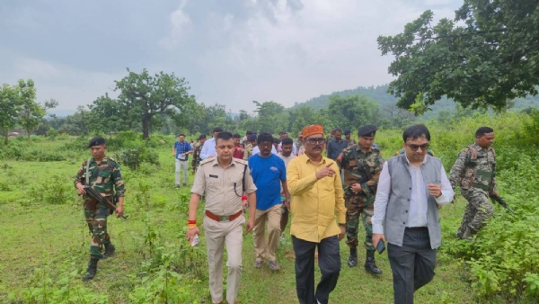 जायजा लेते मंत्री योगेंद्र प्रसाद