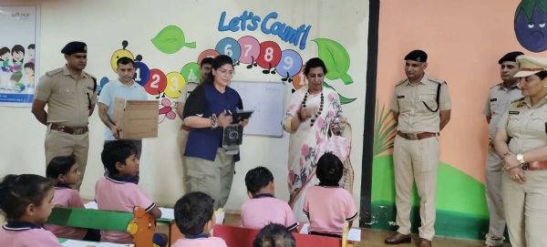 गुरुग्राम जिला भौंडसी जेल में महिला बंदियों के बच्चों के बीच पहुंची हरियाणा महिला आयोग की अध्यक्ष रेणु भाटिया।