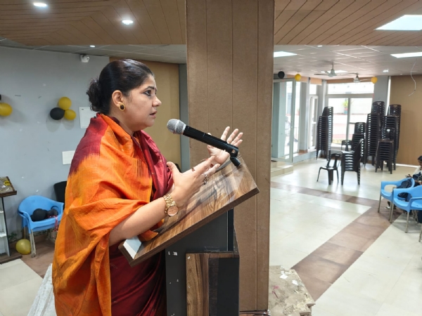 राज्य महिला आयोग की उपाध्यक्ष ने  नवप्रवेशित विद्यार्थियों के साथ किया संवाद*